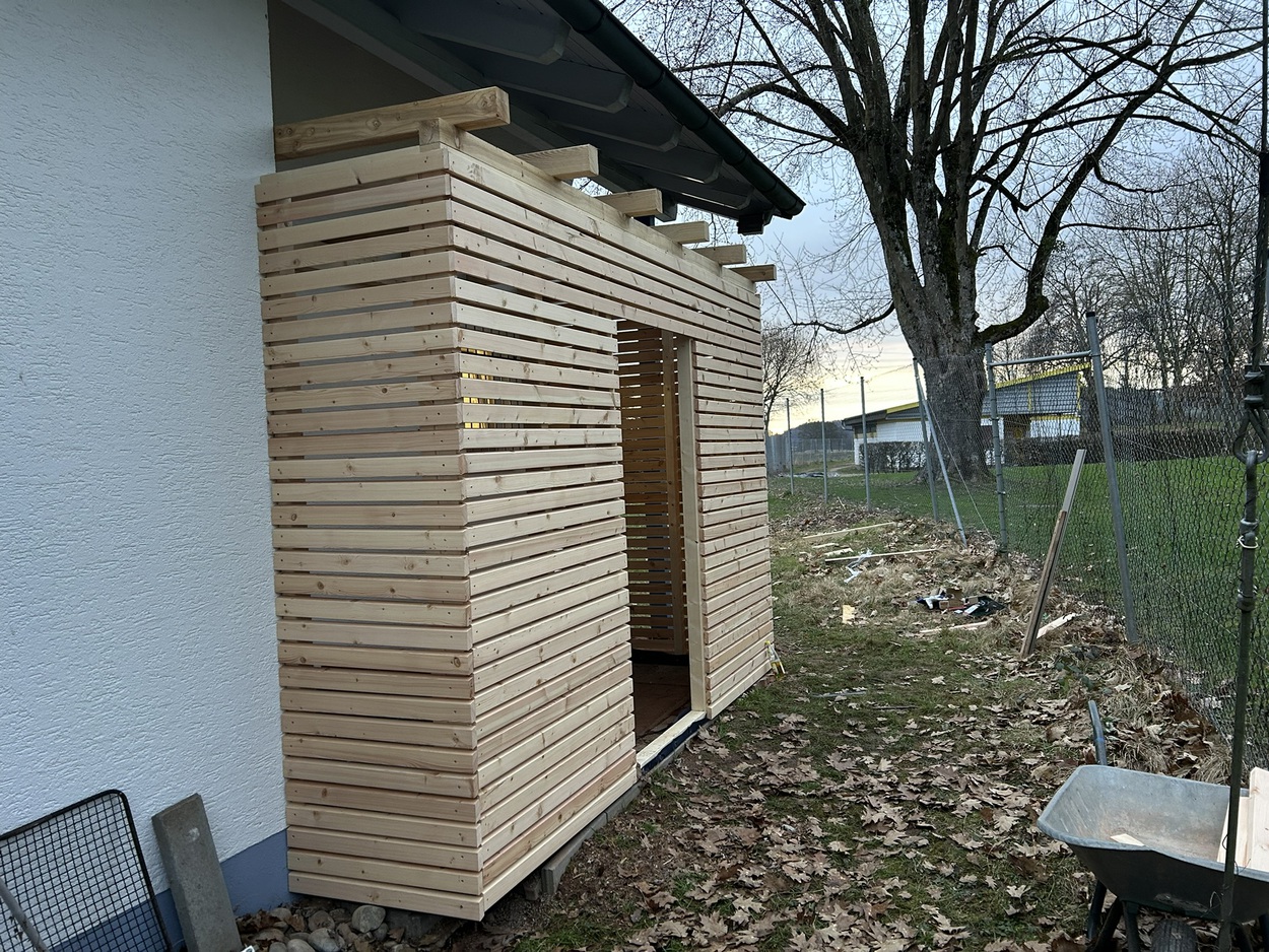 Helfer gesucht: Holzlasur für den neuen Geräteschuppen